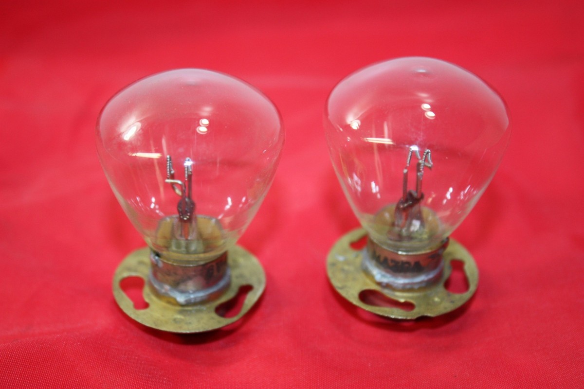 2 AMPOULES CODE/PHARE 6V 50/50B MAZDA...MOTOS VELOMOTEURS ANCIENS