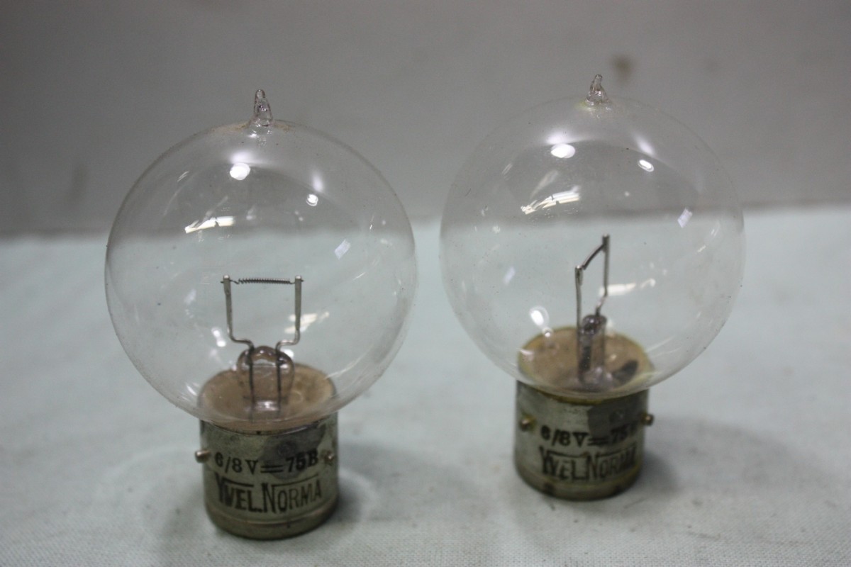 2 AMPOULES DE PHARES 6V/8V 75B BA21S YVEL NORMA...AUTOS ANCIENNES