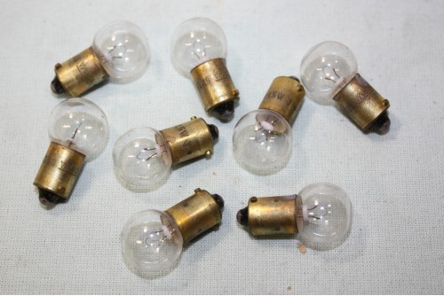 LOT DE 8 AMPOULES TEMOINS 6V 1.5W BA9S NORMA 1504...AUTOS MOTOS ANCIENNES