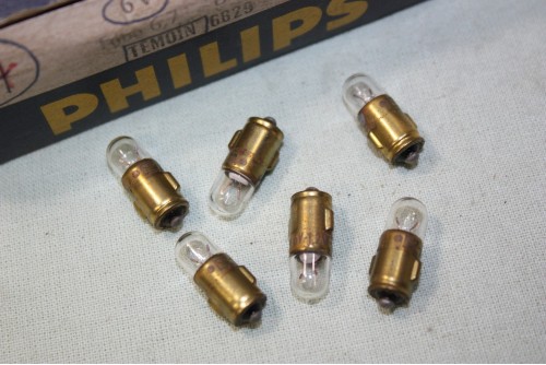 LOT DE 6 AMPOULES TEMOINS 6V 1.2W BA7S PHILIPS 6829...AUTOS MOTOS ANCIENNES