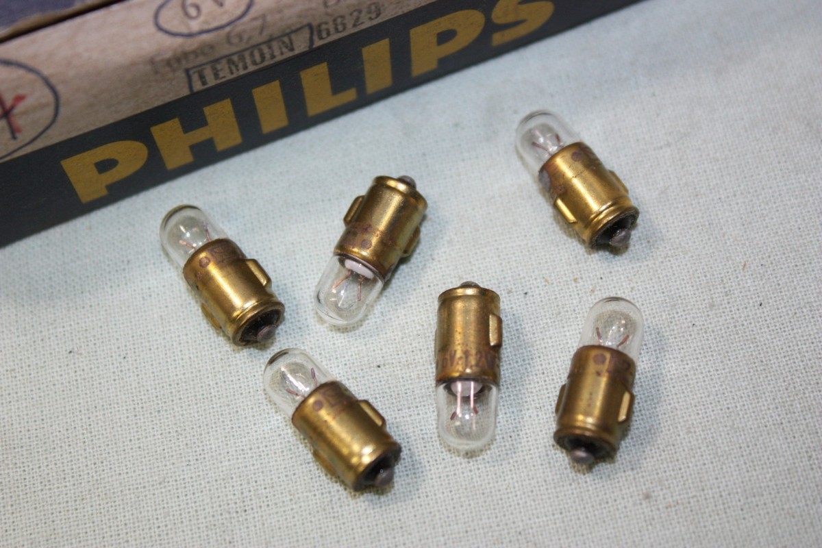 LOT DE 6 AMPOULES TEMOINS 6V 1.2W BA7S PHILIPS 6829...AUTOS MOTOS ANCIENNES