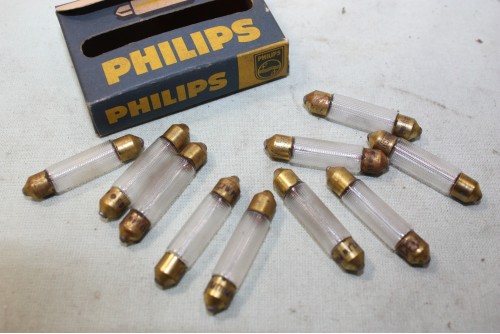 BOITE DE 10 AMPOULES NAVETTES 6V 2,7W L/38 NORMA / PHILIPS...AUTOS MOTOS ANCIENNES