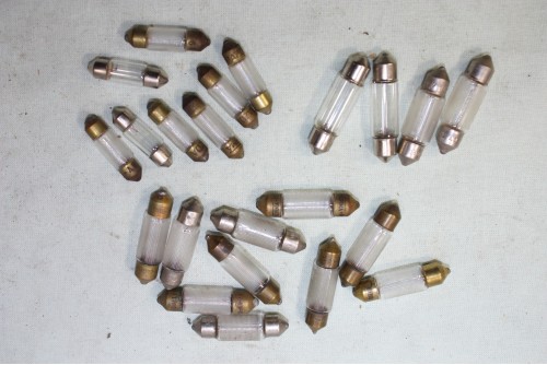 22 LAMPES NAVETTES 6V 4/5W DIVERSES...AUTOS MOTOS ANCIENNES