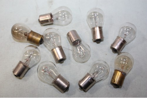 10 LAMPES STOP 12V 21W BA15D DIVERS...AUTOS ANCIENNES DIVERS