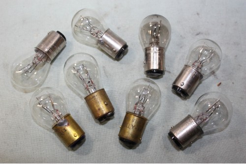 8 LAMPES STOP 12V 21/5W BAY15D DIVERS...AUTOS ANCIENNES DIVERS