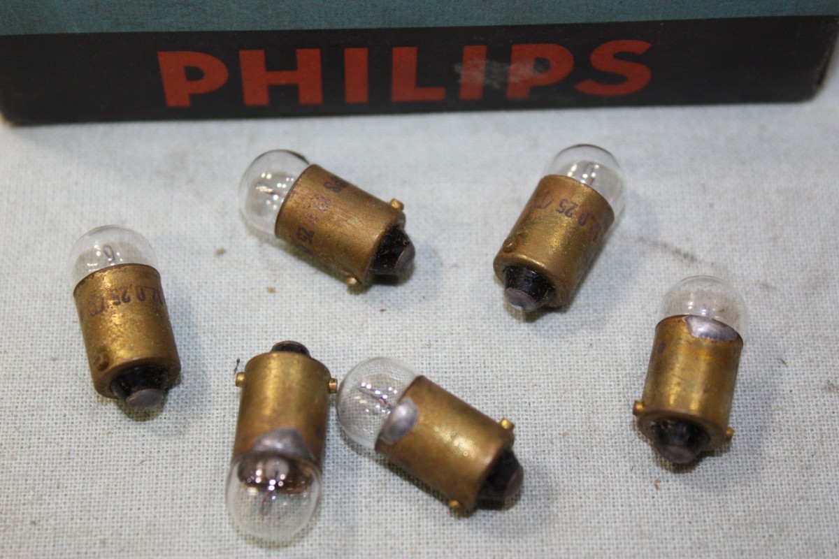 6 LAMPES TEMOINS 12V 0,25W BA9S PHILIPS...AUTOS ANCIENNES DIVERSES