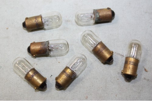 7 LAMPES TEMOINS 12V 4W BA9S NORMA 1527...AUTOS ANCIENNES DIVERSES