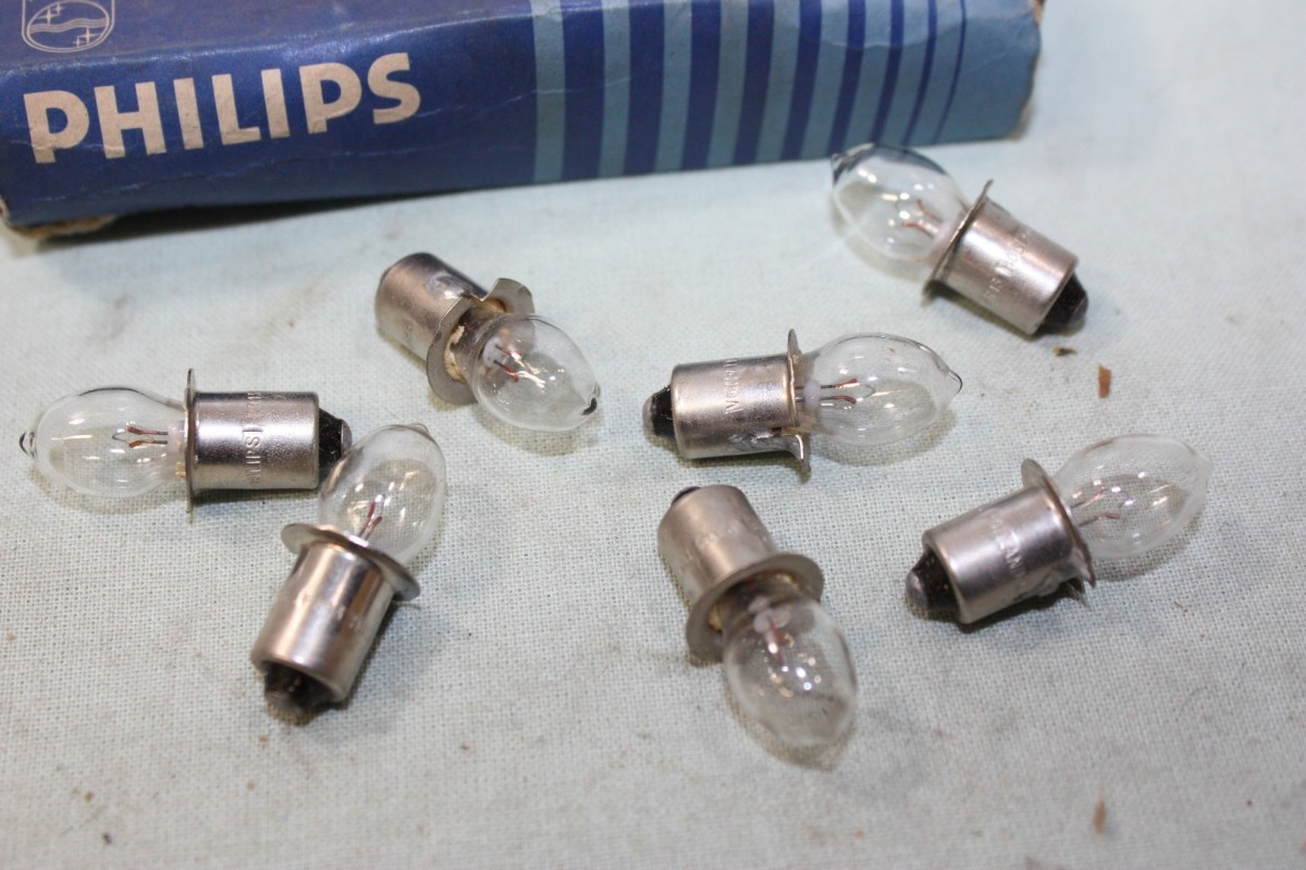 7 LAMPES TEMOINS 4,75V 0,5A BA9S PHILIPS PR13...AUTOS ANCIENNES DIVERSES