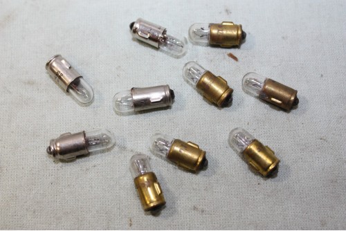 10 LAMPES TEMOINS 12V 2W BA7S MAZDA...AUTOS ANCIENNES DIVERSES