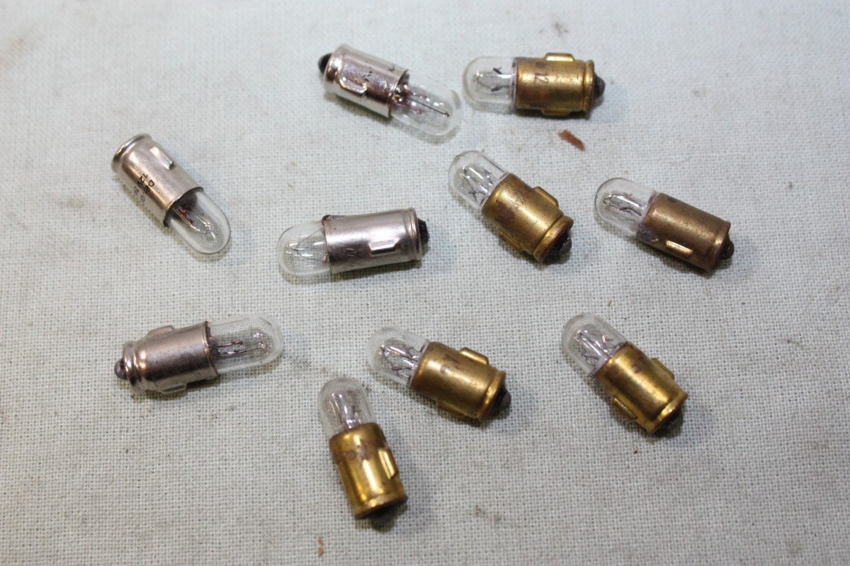 10 LAMPES TEMOINS 12V 2W BA7S MAZDA...AUTOS ANCIENNES DIVERSES