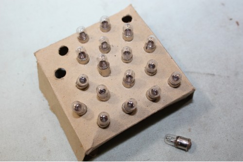 18 LAMPES MIDJET 12V 100M/A BA7S...AUTOS VELOS DIVERS