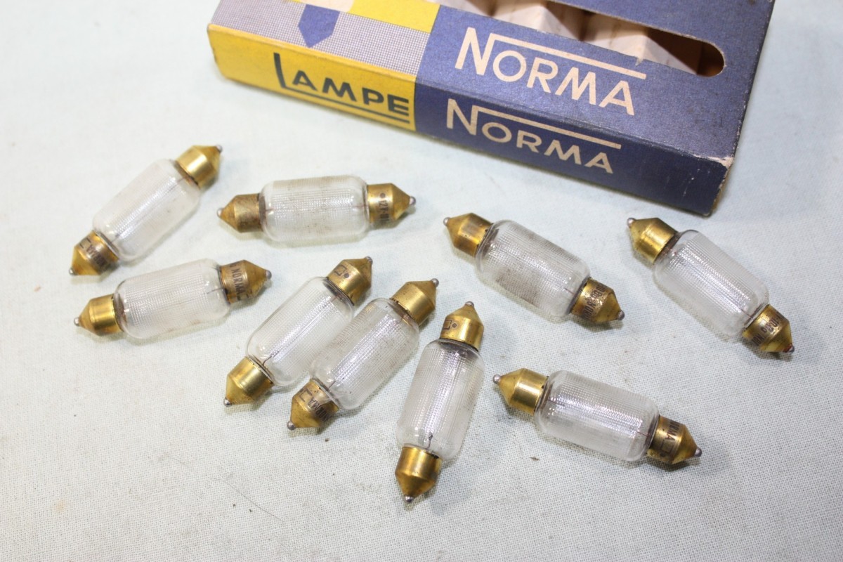 BOITE DE 9 NAVETTES DE PHARES 12V 10W NORMA 1616...AUTOS NCIENNES DIVERS