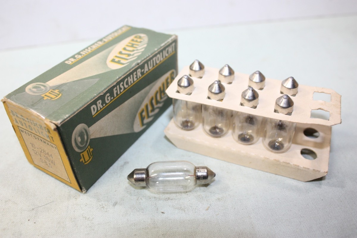 BOITE DE 9 NAVETTES DE PHARES 12V 18W FISCHER 10/2844...AUTOS NCIENNES DIVERS