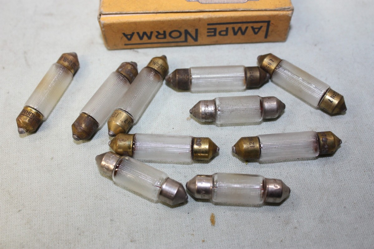 BOITE DE 10 LAMPES NAVETTES 12V 7W NORMA...AUTOS ANCIENNES DIVERS