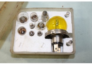 COFFRET DE LAMPES DE SECOURS 12V 45/40W CE MAZDA...PEUGEOT 204 ET DIVERS