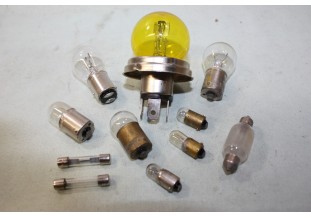 COFFRET DE LAMPES DE SECOURS 12V 45/40W CE MAZDA...PEUGEOT 204 ET DIVERS