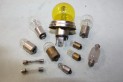COFFRET DE LAMPES DE SECOURS 12V 45/40W CE MAZDA...PEUGEOT 204 ET DIVERS