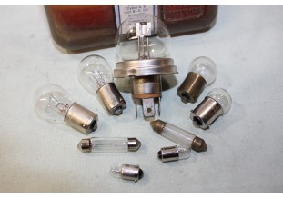 COFFRET DE LAMPES DE SECOURS 12V 45/40W CE LYD...AUTOS DIVERSES