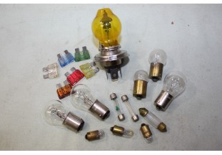 COFFRET DE LAMPES DE SECOURS 12V H4 60/55W P43T...AUTOS DIVERSES
