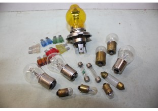 COFFRET DE LAMPES DE SECOURS 12V H4 60/55W P43T...AUTOS DIVERSES