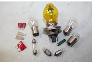 COFFRET DE LAMPES DE SECOURS 12V H4 60/55W P43T...AUTOS DIVERSES