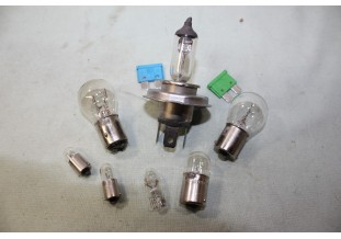 COFFRET DE LAMPES DE SECOURS 12V H4 60/55W P43T...AUTOS DIVERSES