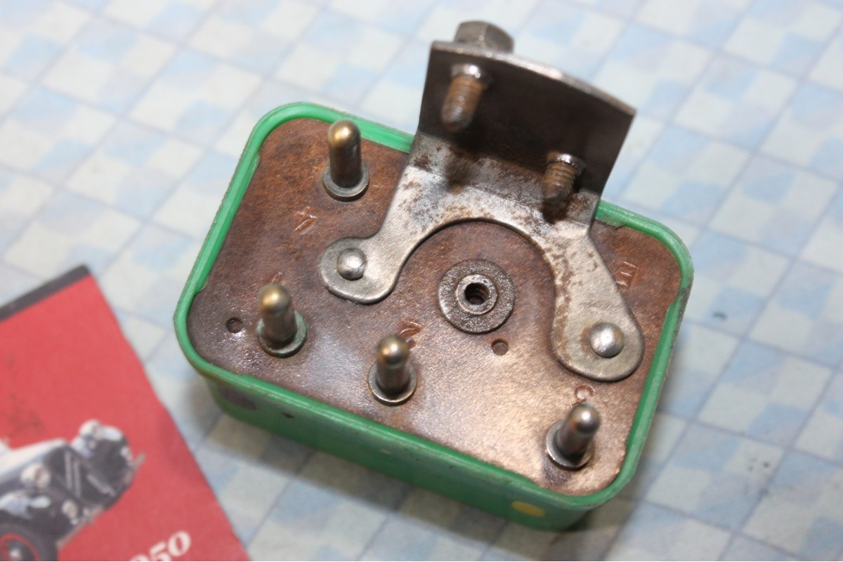 RELAIS DEVIATEUR SANOR 1C-EFT2 4 BORNES...CITROEN SM ET DIVERS