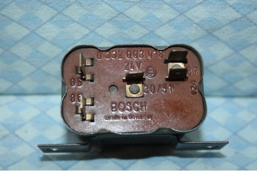 RELAIS AVERTISSEURS 24V BOSCH 0332003018...CAMIONS TRACTEURS DIVERS