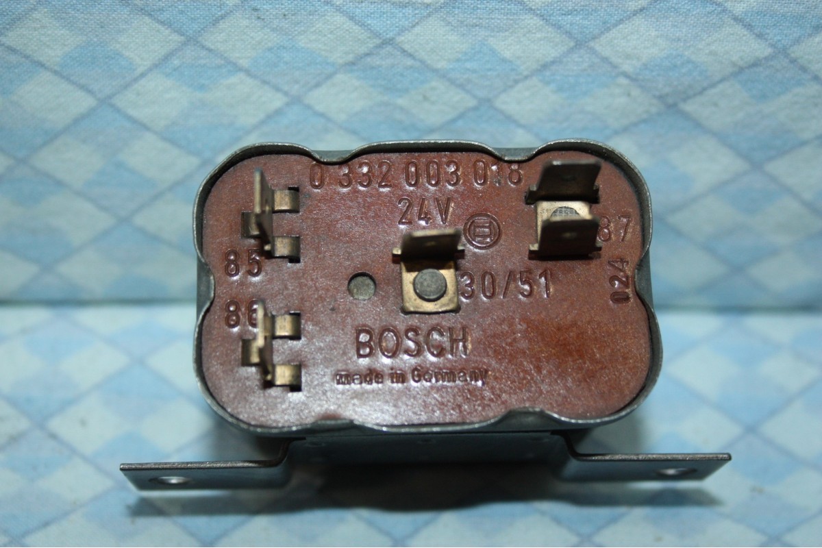 RELAIS AVERTISSEURS 24V BOSCH 0332003018...CAMIONS TRACTEURS DIVERS