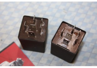 2 RELAIS D'ESSUIE GLACE 12V SIEMENS 5WK 1636 6 BORNES...VW AUDI