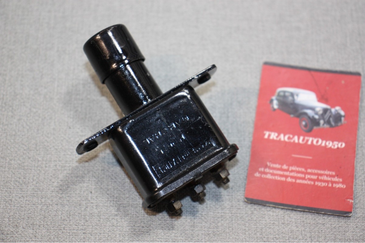 CONTACTEUR A PIED CODE/PHARE MARCHAL P251 3 BORNES...AUTOS CAMIONS TRACTEURS