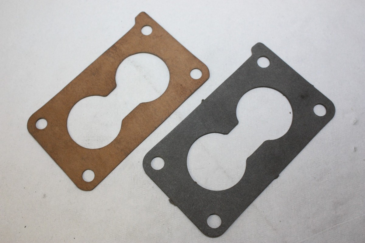 LOT DE 2 JOINTS OU CALES DE CARBURATEUR DOUBLE CORPS...AUTOS DIVERS ANCIENNES / COLLECTIONS