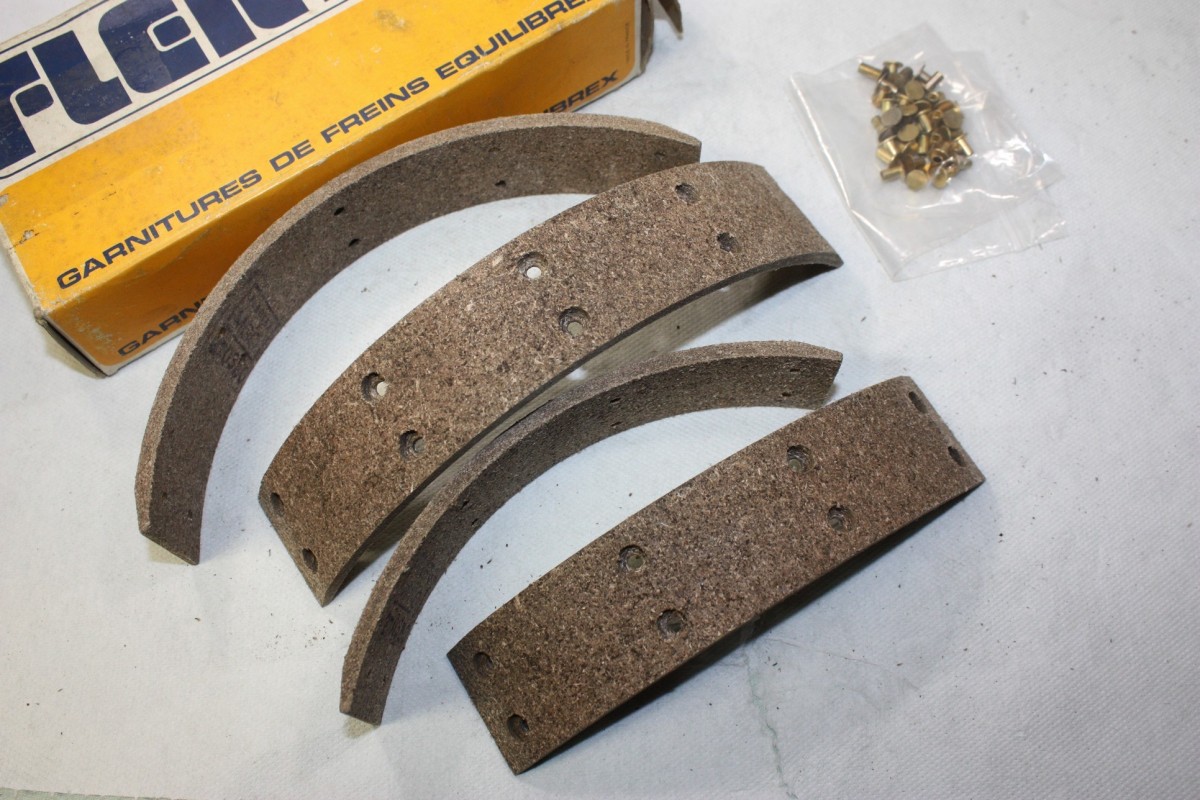 JEU DE GARNITURES DE FREIN AVANT FLERTEX 520145...RENAULT R4 4L R4F...