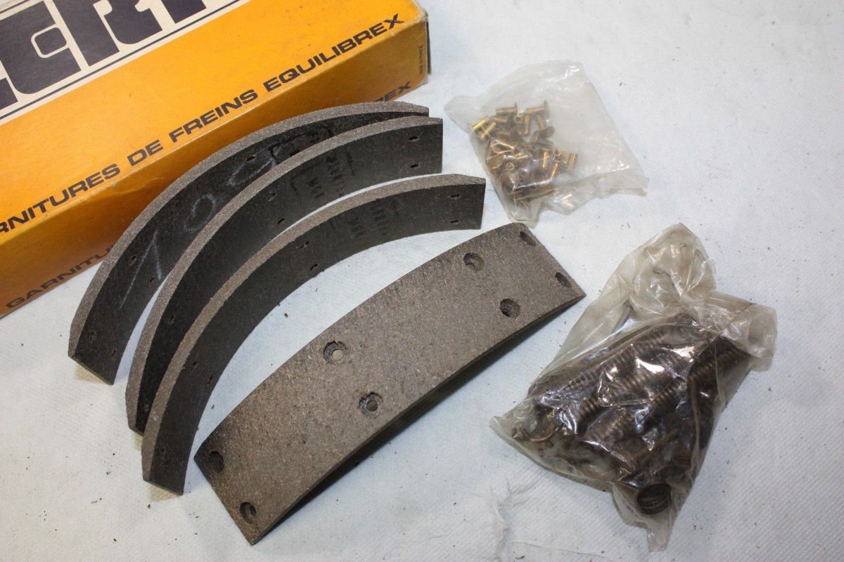 JEU DE GARNITURES DE FREIN ARRIERE FLERTEX 520544...RENAULT R16 R16...