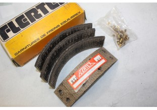 JEU DE GARNITURES DE FREIN AVANT FLERTEX 520134...FORD CORTINA 113E...