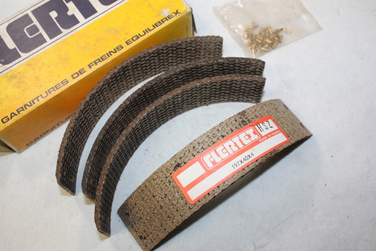 JEU DE GARNITURES DE FREIN AV/AR FLERTEX 520507...BMW 700 DKW F11 N...