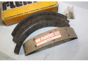 JEU DE GARNITURES DE FREIN ARRIERE FLERTEX 520542...VW 1500A 1600A/...