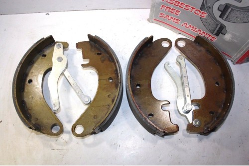 JEU DE MACHOIRES DE FREIN AV FERODO FSB050...POUR AMI 6/8 DYANE 6 MEHARI 3CV AK