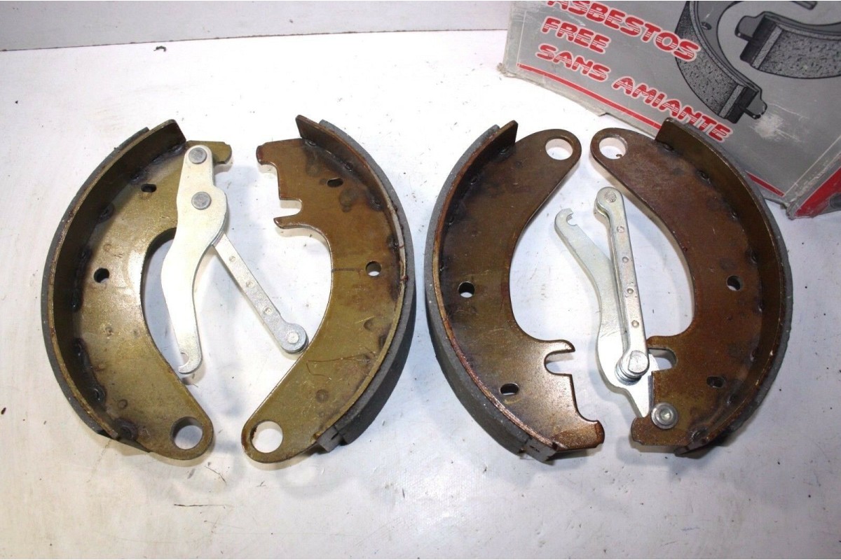 JEU DE MACHOIRES DE FREIN AV FERODO FSB050...POUR AMI 6/8 DYANE 6 MEHARI 3CV AK