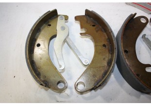 JEU DE MACHOIRES DE FREIN AV FERODO FSB050...POUR AMI 6/8 DYANE 6 MEHARI 3CV AK