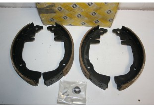 JEUX DE MACHOIRES DE FREINS AV/AR RENAULT 77 01 201 216...RENAULT R4 R16