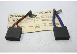 CHARBONS UX 37-38 POUR DYNAMOS DUCELLIER.