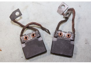 CHARBONS BX 109 POUR DYNAMO BOSCH 31x27x8...AUTOS TRACTEURS CAMIONS...