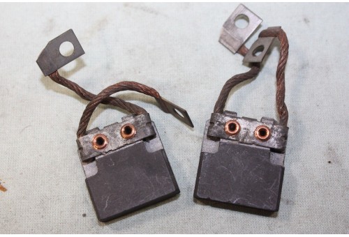 CHARBONS BX 109 POUR DYNAMO BOSCH 31x27x8...AUTOS TRACTEURS CAMIONS...