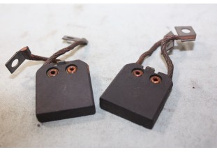 CHARBONS BX 109 POUR DYNAMO BOSCH 31x27x8...AUTOS TRACTEURS CAMIONS...