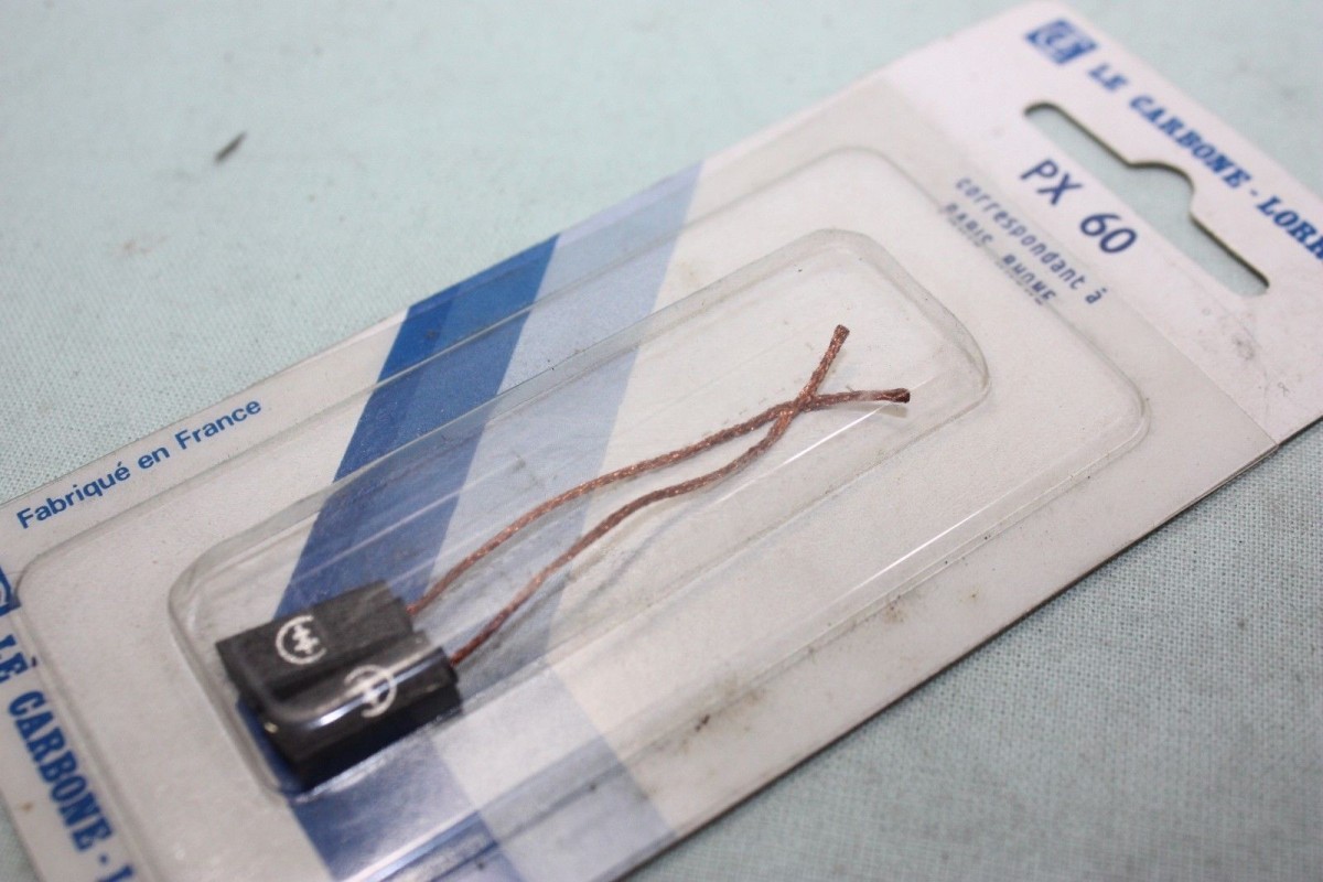 CHARBONS PX 60 POUR ALTERNATEUR 12V PARIS RHONE...POUR AUTOS DIVERS...