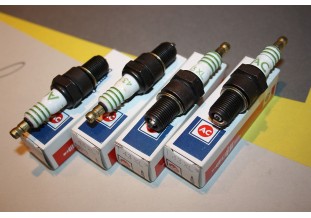 JEU DE 4 BOUGIES AC DELCO 43XL...PEUGEOT 304 404 SIMCA 1000 1501 PORSCHE FERRARI