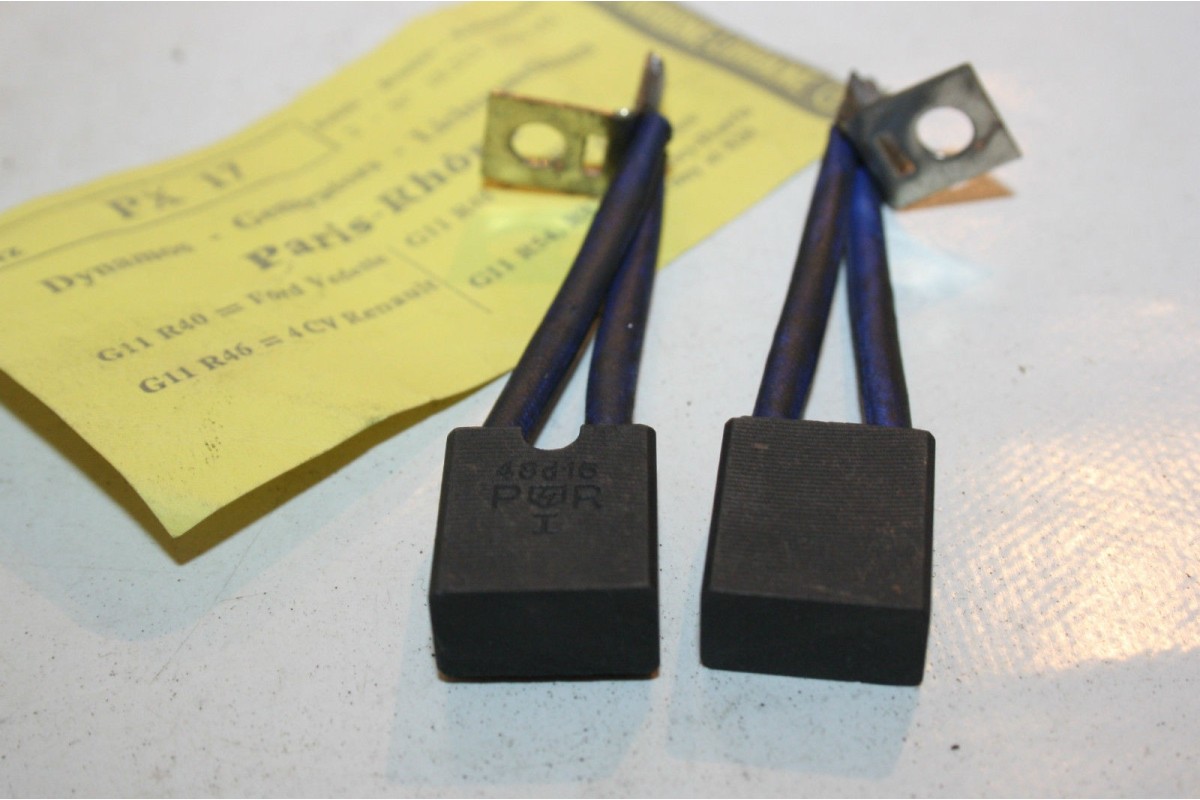 CHARBONS PX 17 POUR DYNAMOS 6V/12V PARIS RHONE...POUR RENAULT 4CV F...