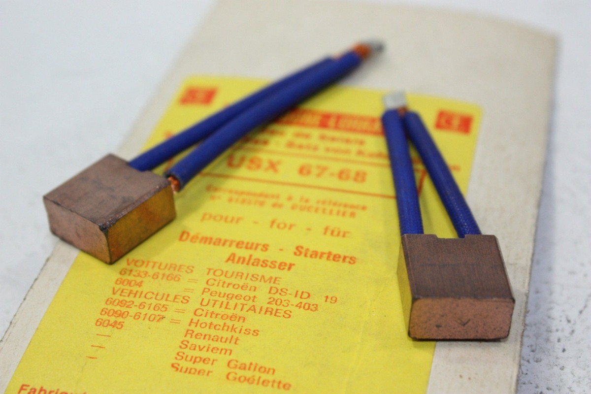 CHARBONS USX 67-68 POUR DEMARREUR DUCELLIER...DS/ID 19 PEUGEOT 203 ...