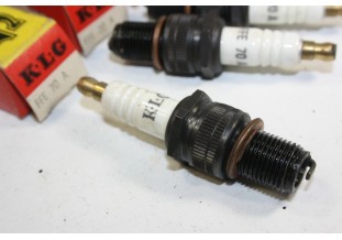 JEU DE 4 BOUGIES KLG FFE 70A...CITROEN SM SIMCA 1000 RALLYE RENAULT R15 FORD 12M